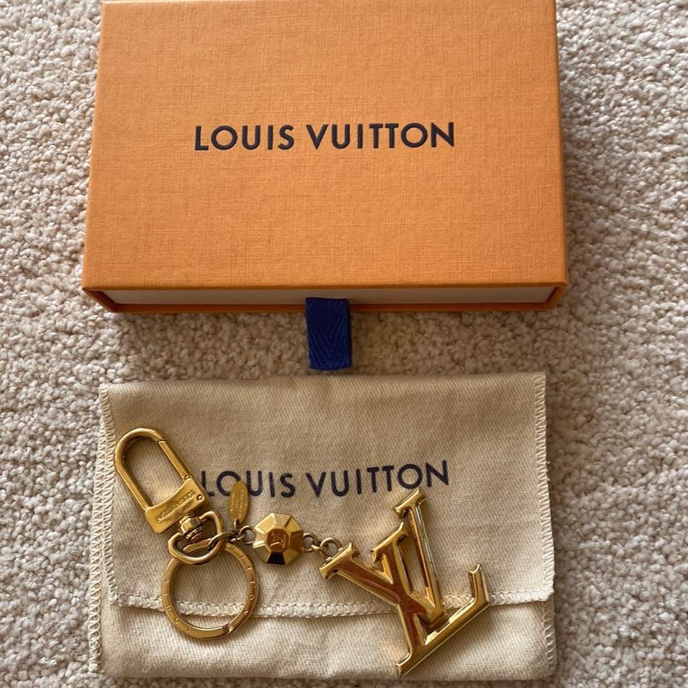 Louis Vuitton Authentic gold metal key chain M65216 D10117 - Gold LV 5” long